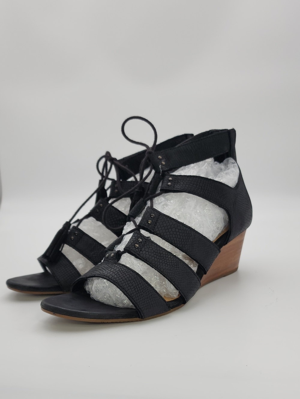 UGG Womens Yasmin Snake Embossed Leather Wedge Sandals Strappy Black Tassels 9